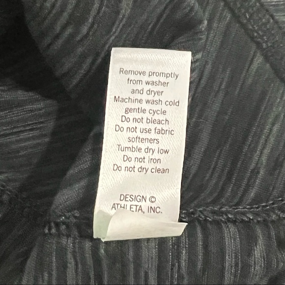 Athleta 1/2 zip running wild exercise jacket top with thumbholes size Medium - Picture 9 of 12